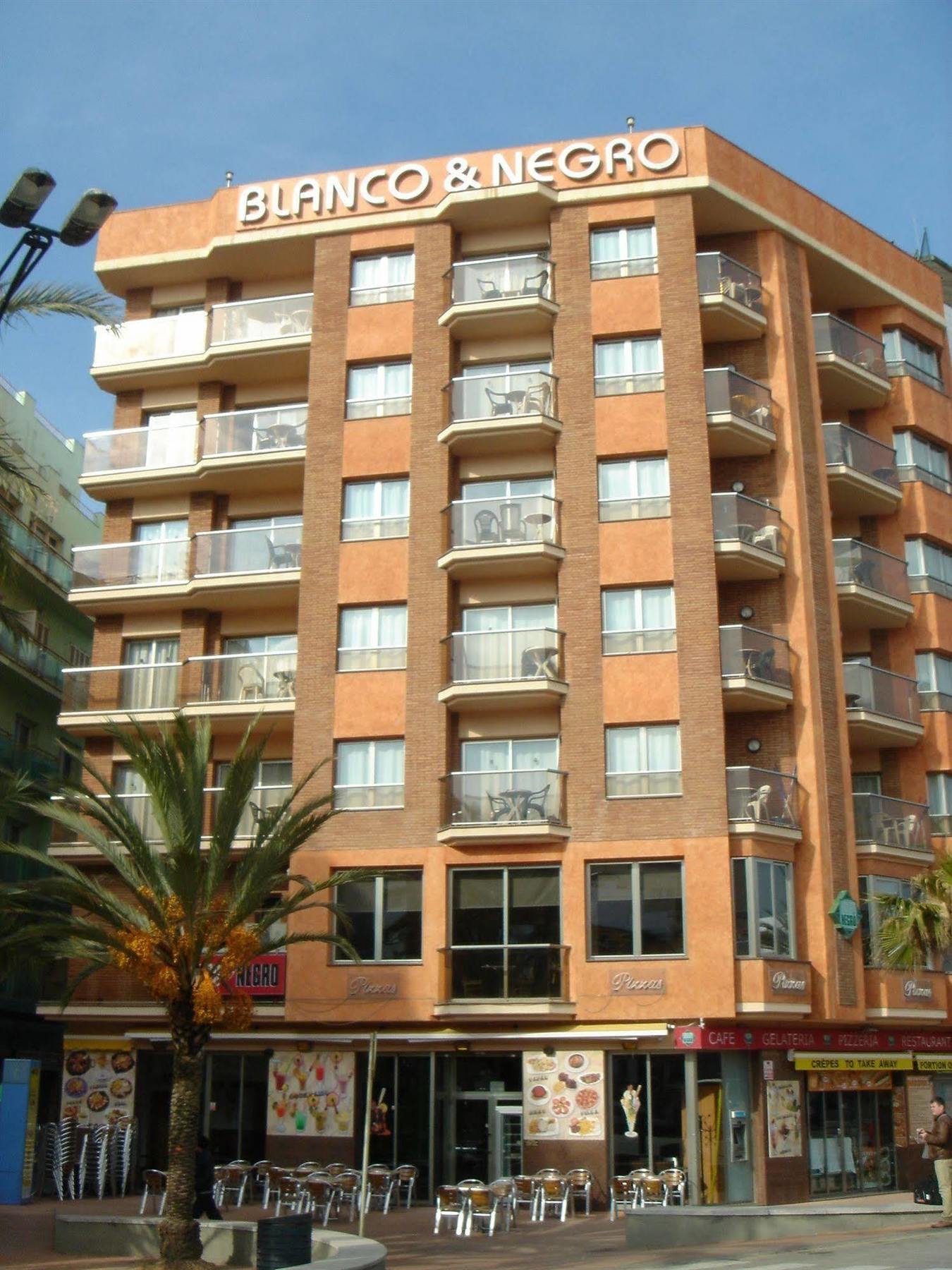Blanco Y Negro Apartments リョレート・デ・マル エクステリア 写真